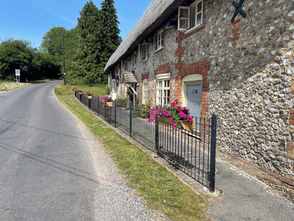 The Shears Inn Marlborough Exterior photo